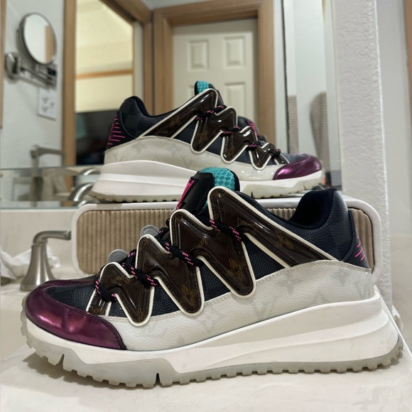 Louis Vuitton Zig Zag sneakers, two small scratches - Picture 4 of 7